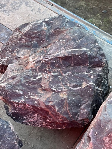 Камни для ландшафтного дизайна красно-фиолетовые 10-60 килограмм купить в Дрезне