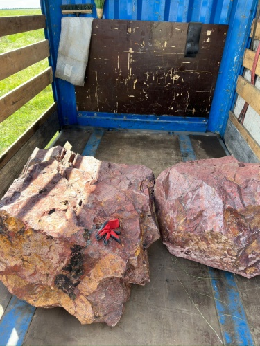 Ландшафтные глыбы красно-фиолетовые 200-1000 килограмм купить в Дрезне