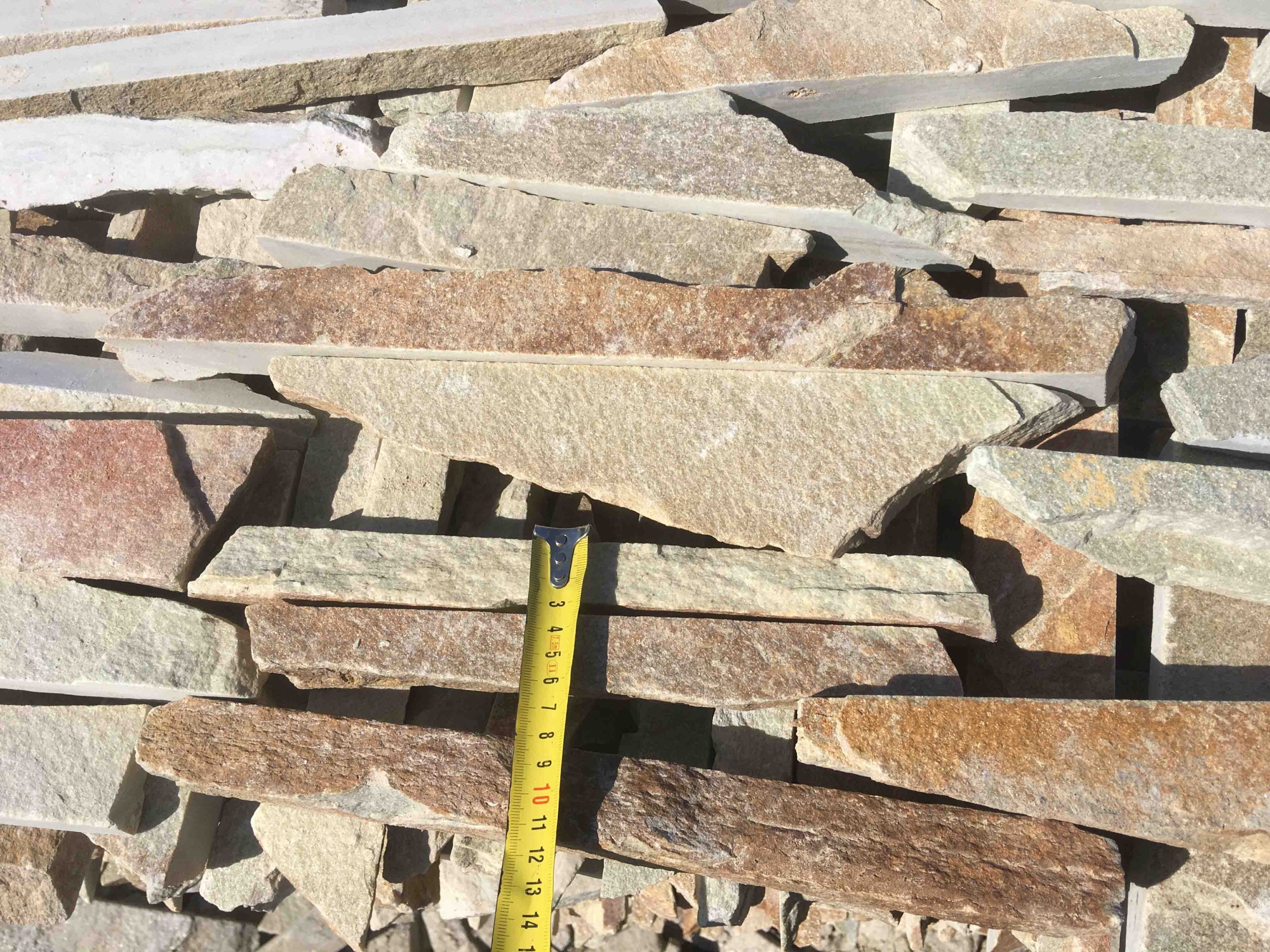 Горбушка златолит золотистый для облицовки купить в Дрезне