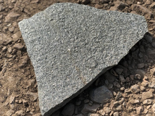 Плитняк златолит Уральский для цоколя, отмостки купить в Дрезне