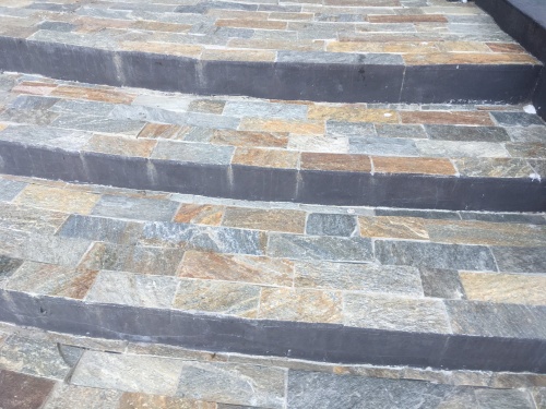 Плитка из Златолита Уральского для лестницы купить в Дрезне