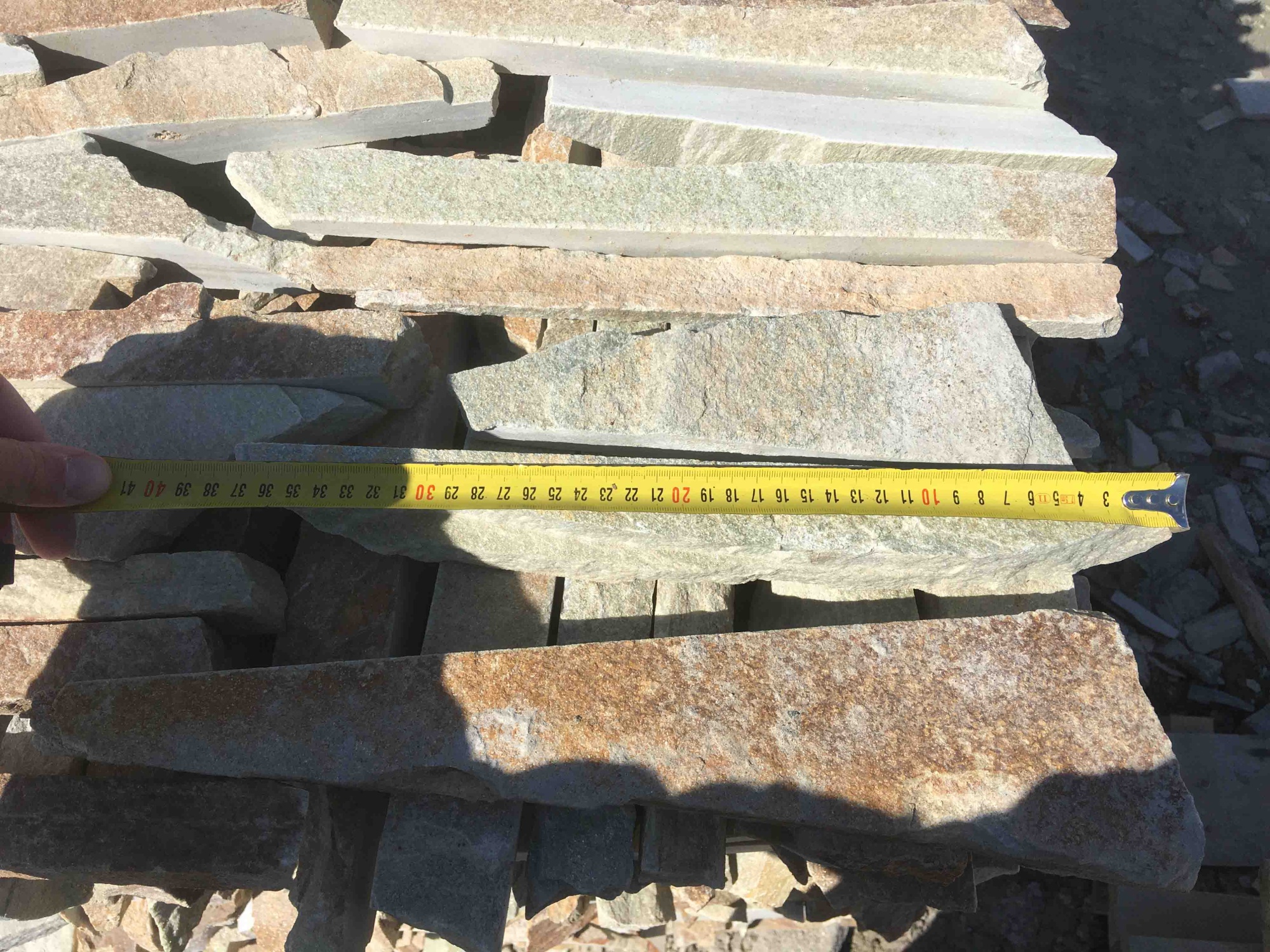 Горбушка златолит золотистый для облицовки купить в Дрезне