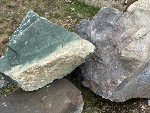 Камни для ландшафтного дизайна зелёные 10-60 килограмм купить в Дрезне