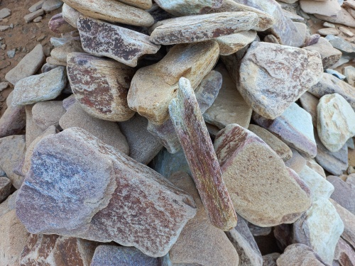 Златолит жёлтый, жёлто-зелёный глыбки и валуны для ланшафтного дизайна купить в Дрезне