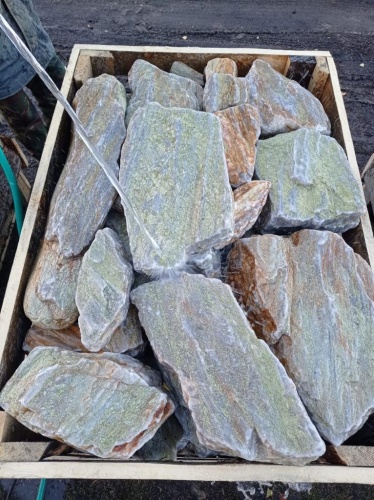 Златолит жёлтый, жёлто-зелёный глыбки и валуны для ланшафтного дизайна купить в Дрезне