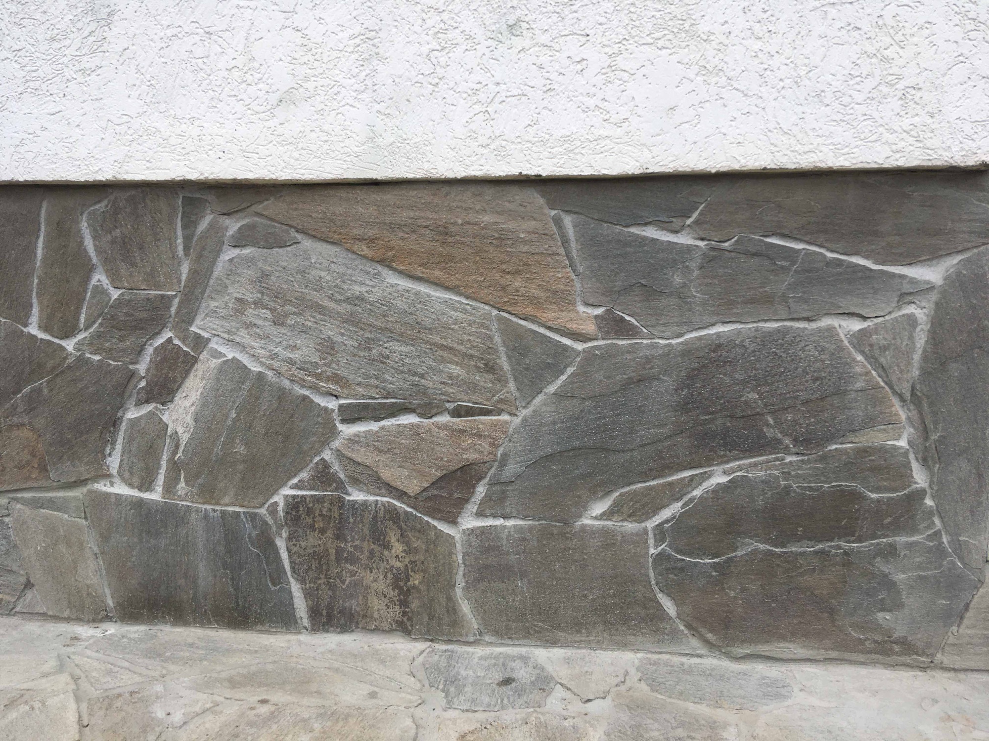 Плитняк златолит Уральский для цоколя, отмостки купить в Дрезне