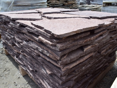 Плитняк лемезит бордовый для облицовки цоколя 20-25 мм  купить в Дрезне