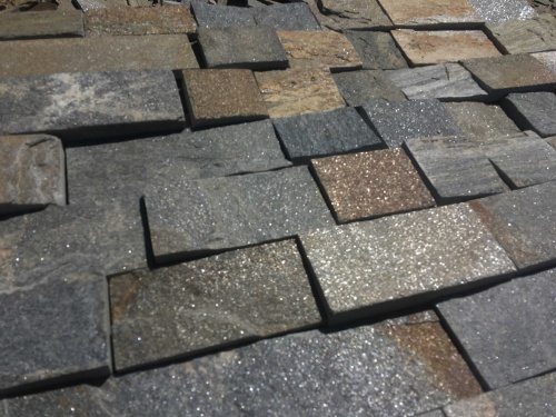 Плитка пилёная златолит Уральский для цоколя, отмостки купить в Дрезне