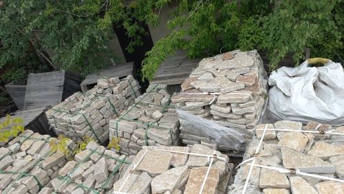 Плитняк гранитный галтованный купить в Дрезне