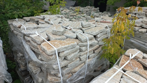 Гранитный плитняк галтованный для парковки купить в Дрезне