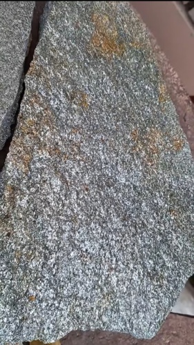 Плитняк златолит серебристый для цоколя, отмостки купить в Дрезне