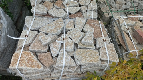 Гранитный плитняк галтованный для парковки купить в Дрезне