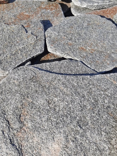 Златолит серебристый галтованный для цоколя купить в Дрезне