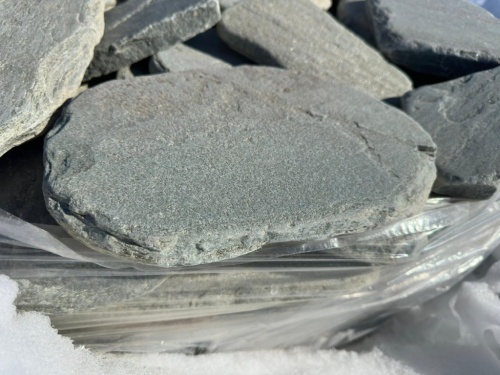 Плитняк златолит зелёный галтованный для мощения на бетон купить в Дрезне